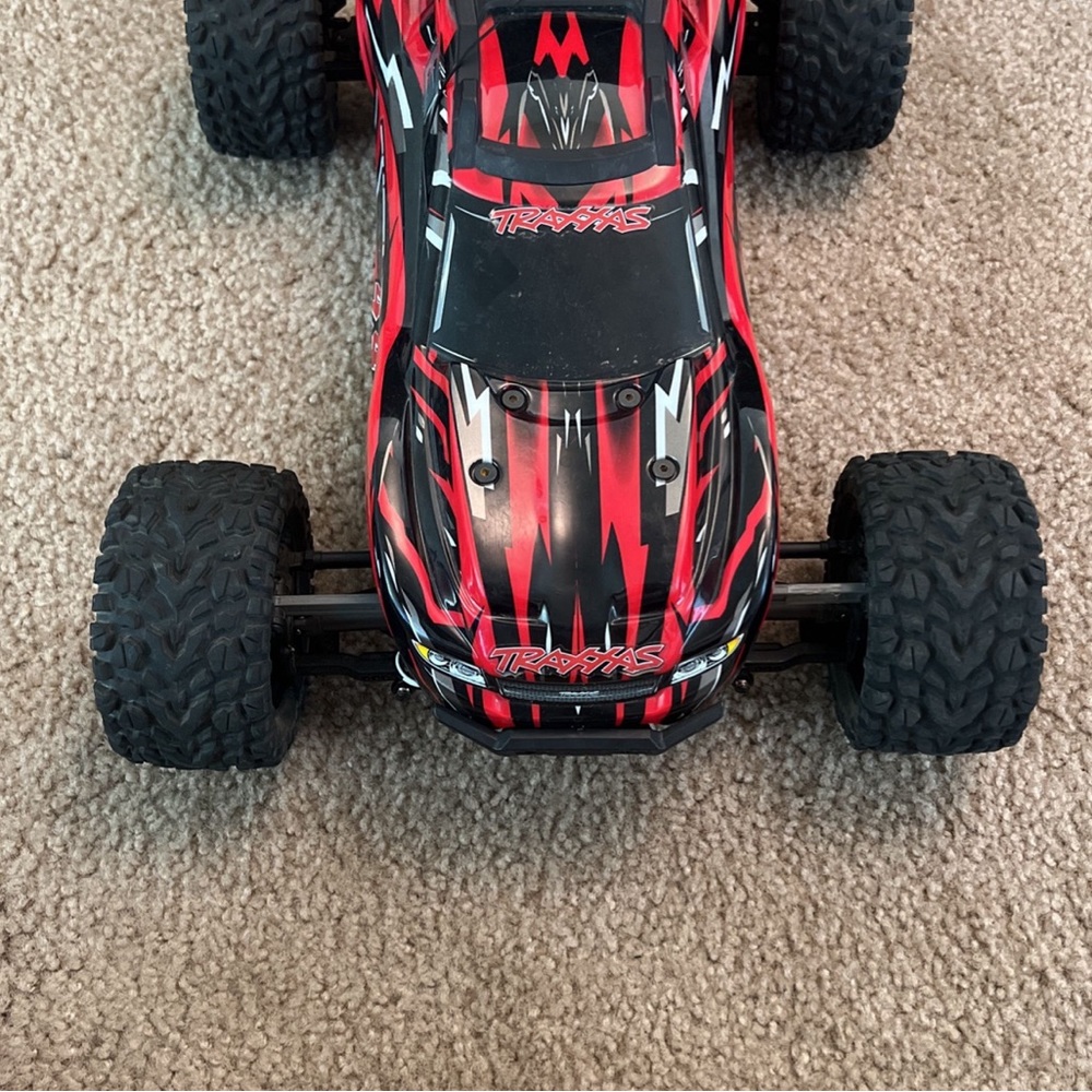 Traxxas Rustler 4x4 RTR XL-5 includes everything you need